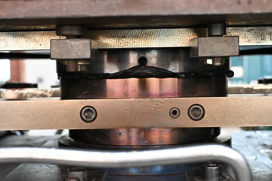 Compression caoutchouc